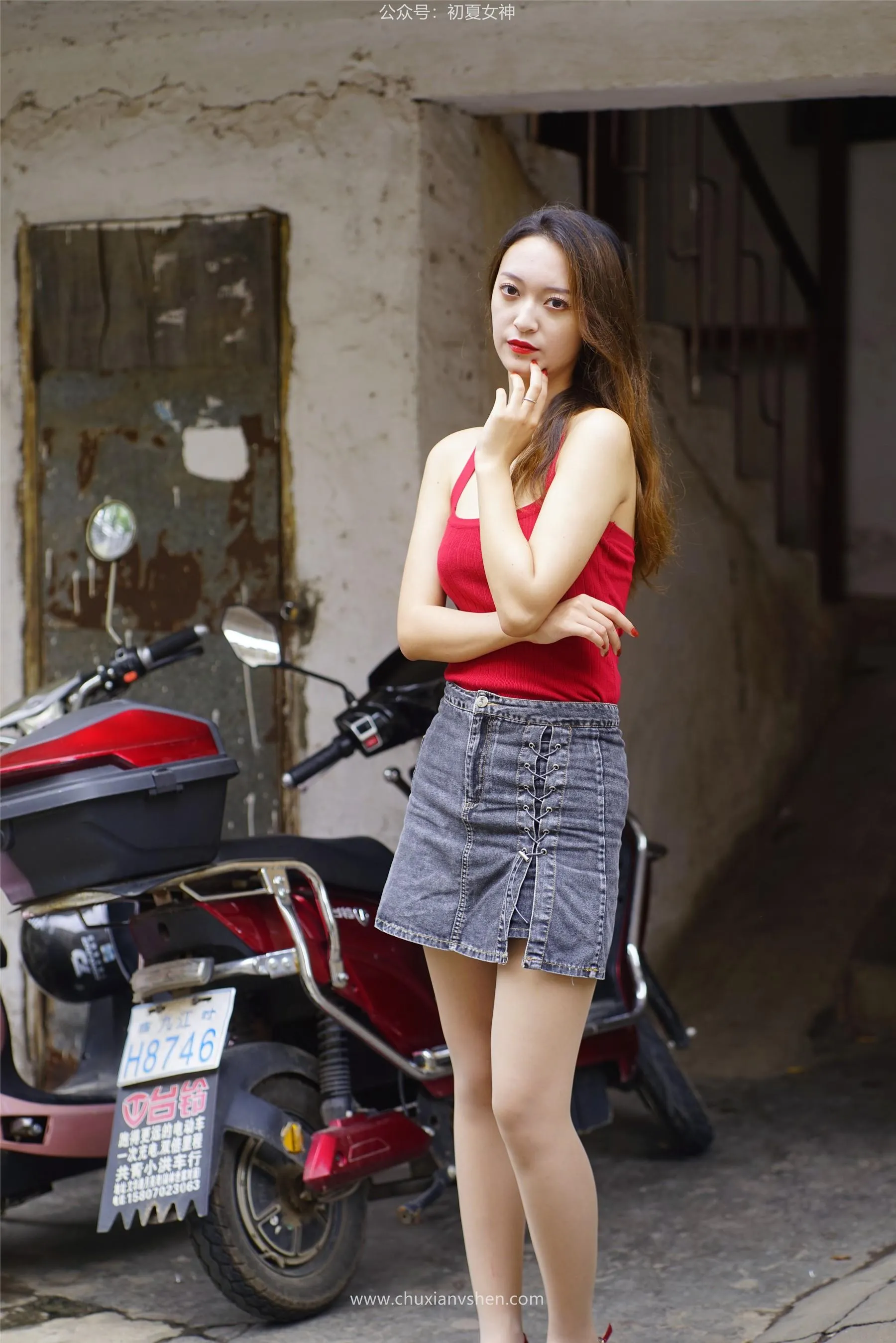 初夏女神 NO.045 依依 复古街头 [130P]插图1